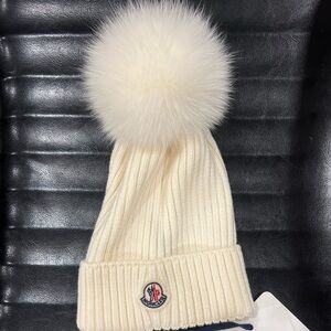 MONCLER WOOL BEANIE WITH FUR POM POM KIDS LARGE SNOW WHITE
